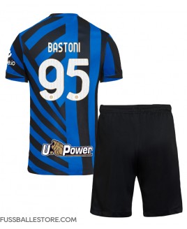 Günstige Inter Milan Alessandro Bastoni #95 Heimtrikotsatz Kinder 2024-25 Kurzarm (+ Kurze Hosen)